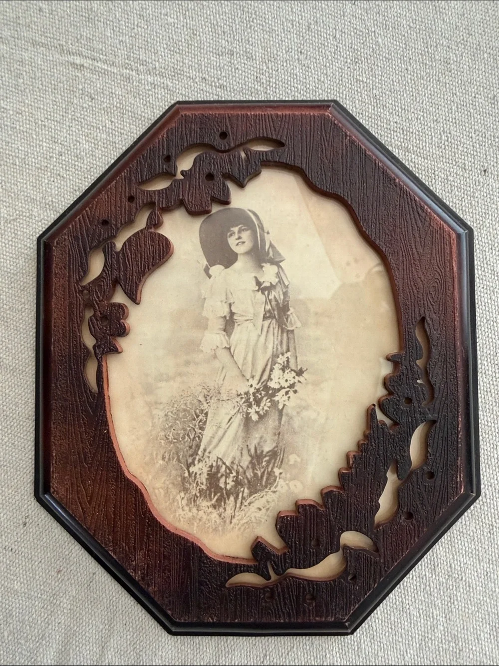 VTG Faux Wood Octagon Ornate Floral Cutout Picture Frame